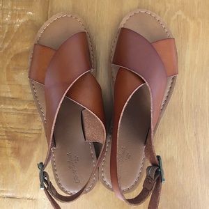Universal Thread || Crossband sandals